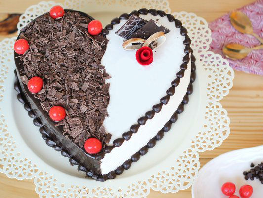heart-shaped-black-forest-vanilla-cake-A